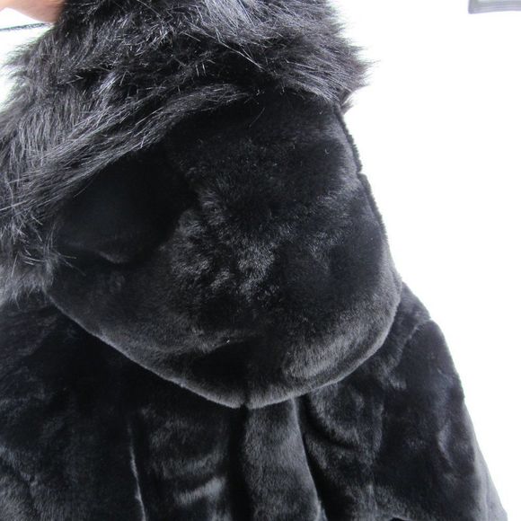 Ladies fur coat,runs small - Picture 6 of 13